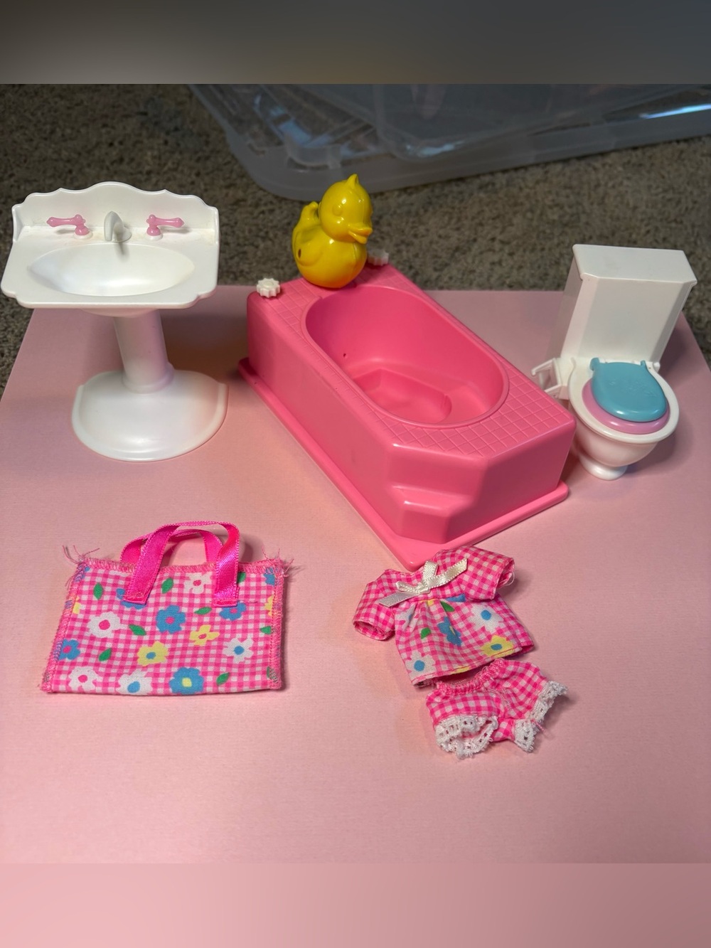 1996 Barbie Kelly bath time & potty training accessories